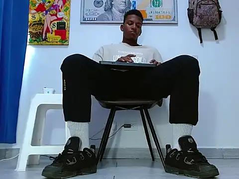 Snapshot of Master_foot_ chatting on July 13, 8:44 pm Master foot online show from July 13, 8:44 pm