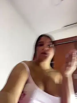 Snapshot of Cinnamon-Dirty chatting on February 19, 2:01 pm Cinnamon-Dirty online show from February 19, 2:01 pm