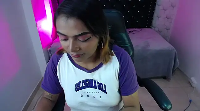 Snapshot of madelein_m chatting on January 27, 7:24 pm madelein m online show from January 27, 7:24 pm