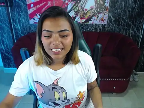 Snapshot of madelein_m chatting on February 1, 7:02 pm madelein m online show from February 1, 7:02 pm
