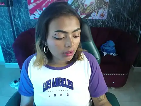 Snapshot of madelein_m chatting on February 4, 10:24 pm madelein m online show from February 4, 10:24 pm
