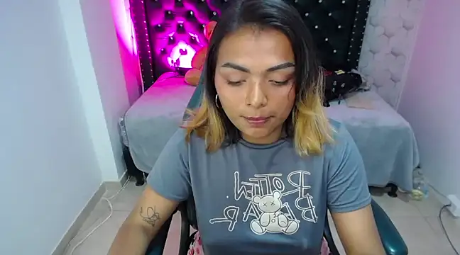 Snapshot of madelein_m chatting on February 7, 4:03 pm madelein m online show from February 7, 4:03 pm