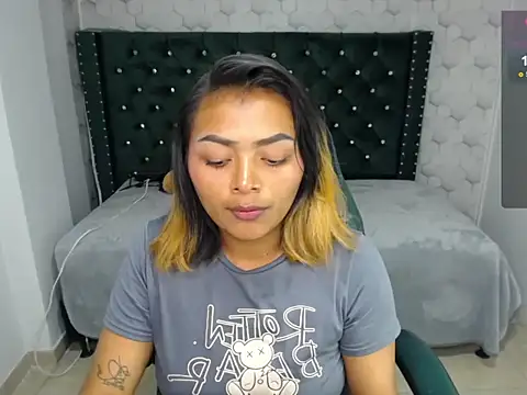 Snapshot of madelein_m chatting on February 11, 7:27 pm madelein m online show from February 11, 7:27 pm