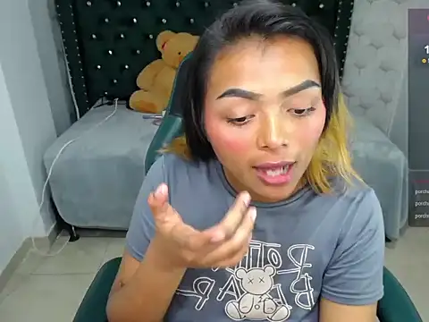Snapshot of madelein_m chatting on February 11, 10:28 pm madelein m online show from February 11, 10:28 pm