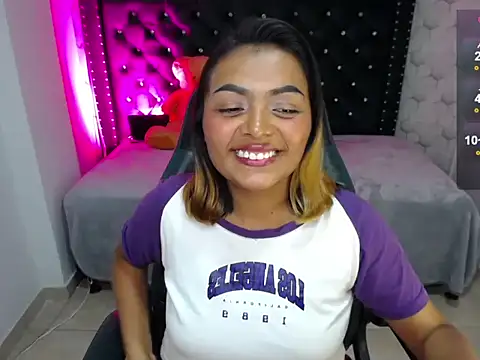 Snapshot of madelein_m chatting on February 13, 12:24 am madelein m online show from February 13, 12:24 am