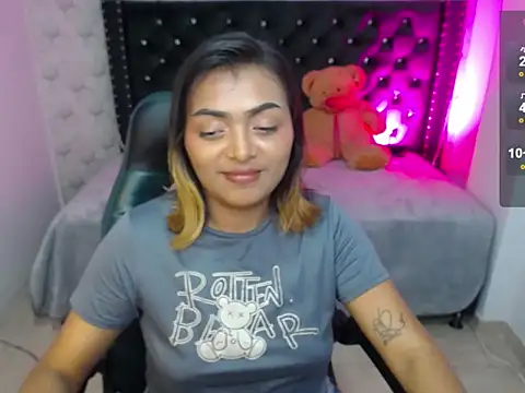 Snapshot of madelein_m chatting on February 20, 10:37 pm madelein m online show from February 20, 10:37 pm
