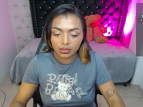 Snapshot of madelein_m chatting on February 21, 1:44 am madelein m online show from February 21, 1:44 am