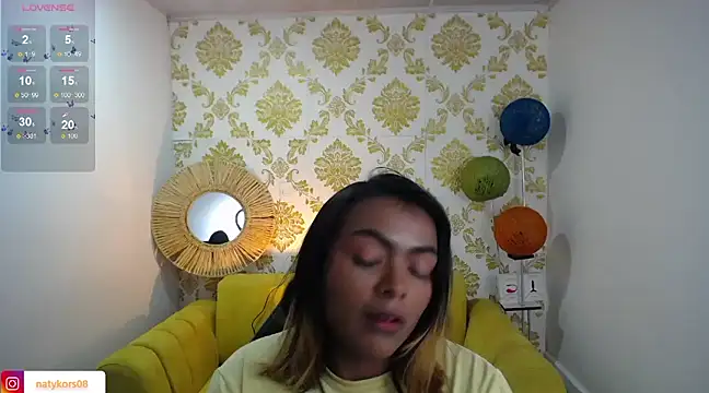 Snapshot of madelein_m chatting on February 22, 6:19 pm madelein m online show from February 22, 6:19 pm