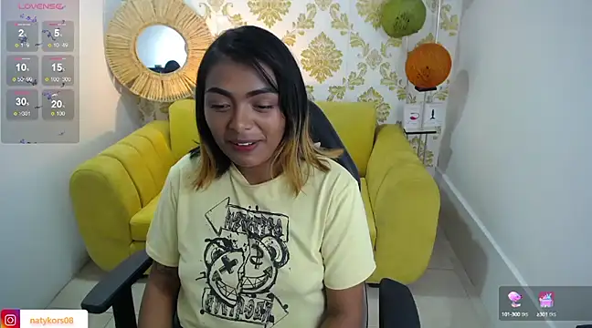 Snapshot of madelein_m chatting on February 23, 12:30 am madelein m online show from February 23, 12:30 am