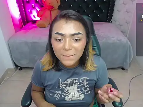 Snapshot of madelein_m chatting on February 24, 7:19 pm madelein m online show from February 24, 7:19 pm