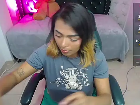 Snapshot of madelein_m chatting on February 24, 10:25 pm madelein m online show from February 24, 10:25 pm