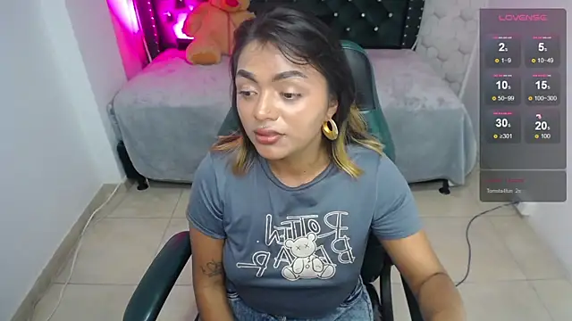 Snapshot of madelein_m chatting on February 27, 10:42 pm madelein m online show from February 27, 10:42 pm
