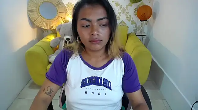 Snapshot of madelein_m chatting on February 28, 10:28 pm madelein m online show from February 28, 10:28 pm