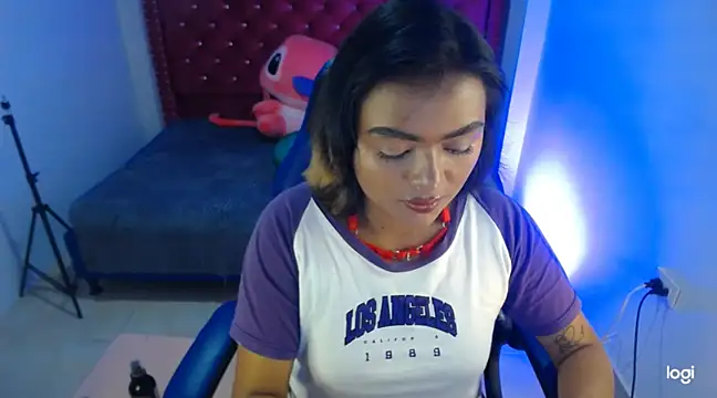 Snapshot of madelein_m chatting on March 19, 7:27 pm madelein m online show from March 19, 7:27 pm