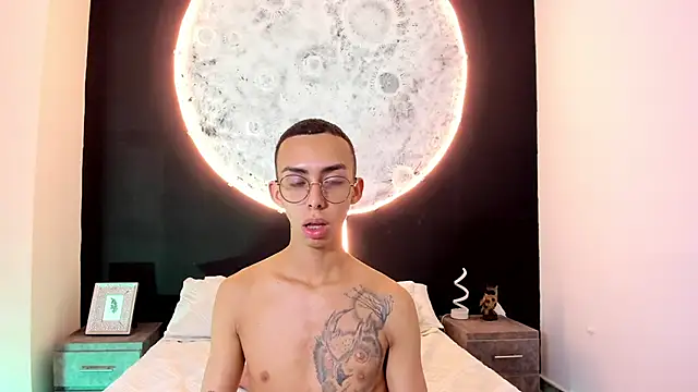 EthaanCox online show from March 5, 2:25 am