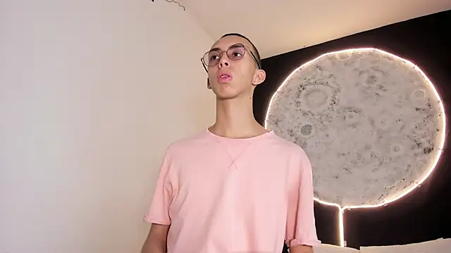 EthaanCox online show from March 8, 8:35 pm