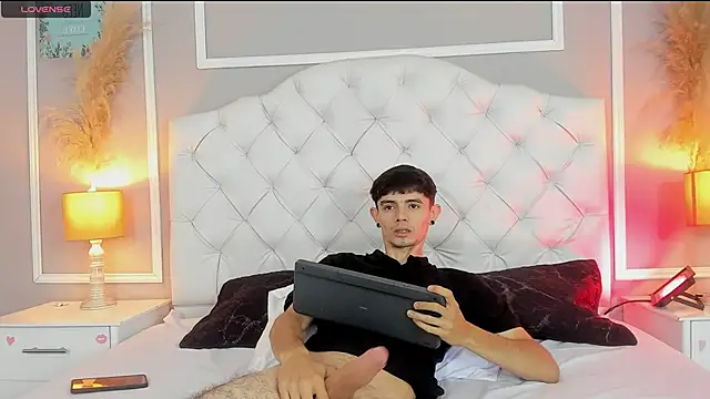 Snapshot of connor_and_angel chatting on February 8, 2:16 pm connor and angel online show from February 8, 2:16 pm