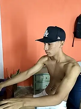 Snapshot of matteo_rivas chatting on January 27, 2:02 pm matteo rivas online show from January 27, 2:02 pm