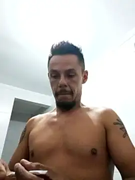 Snapshot of Santanacumxplod chatting on December 17, 2:17 am Santanacumxplod online show from December 17, 2:17 am