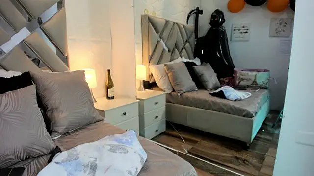 raquell moore online show from November 3, 5:03 pm