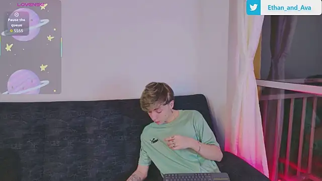 ethan and ava online show from October 24, 2:52 am