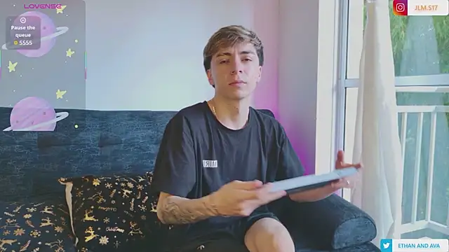 ethan and ava online show from November 26, 1:34 pm