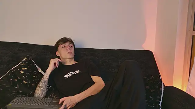 ethan and ava online show from February 5, 2:27 am