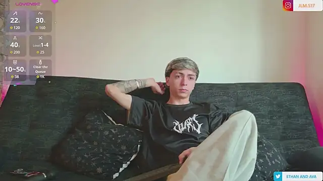 Snapshot of ethan_and_ava chatting on May 16, 12:26 pm ethan and ava online show from May 16, 12:26 pm