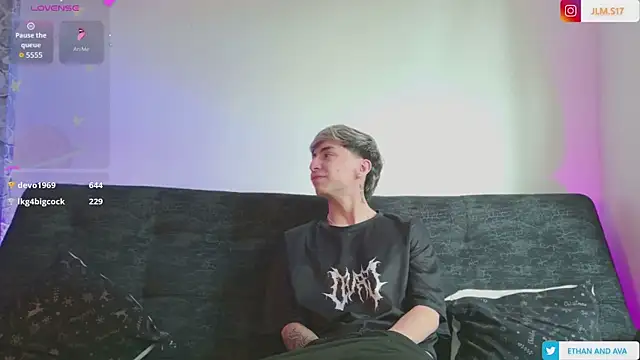 Snapshot of ethan_and_ava chatting on May 24, 2:22 pm ethan and ava online show from May 24, 2:22 pm