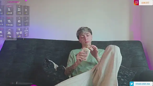 Snapshot of ethan_and_ava chatting on June 3, 12:41 pm ethan and ava online show from June 3, 12:41 pm