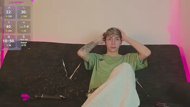Snapshot of ethan_and_ava chatting on June 4, 2:39 am ethan and ava online show from June 4, 2:39 am