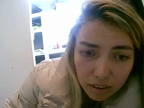 VittoriaTaylor online show from April 20, 4:10 pm