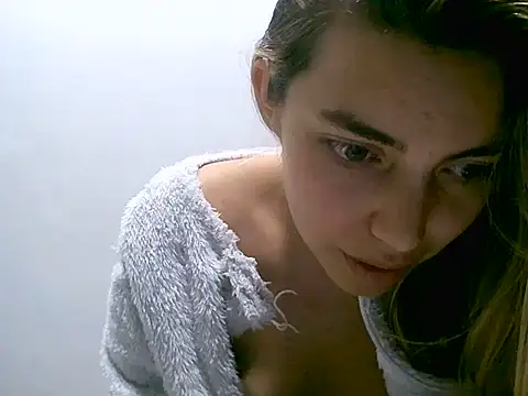 VittoriaTaylor online show from June 6, 4:39 am