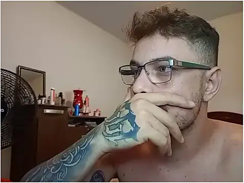 Snapshot of Dyllan__ chatting on April 10, 6:56 pm Dyllan online show from April 10, 6:56 pm