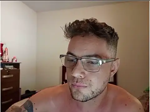 Snapshot of Dyllan__ chatting on April 11, 12:31 pm Dyllan online show from April 11, 12:31 pm