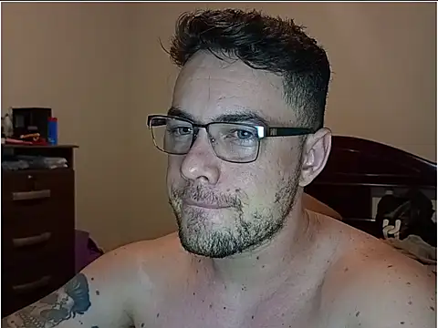 Snapshot of Dyllan__ chatting on April 16, 1:06 am Dyllan online show from April 16, 1:06 am
