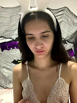 Bella still online show from October 30, 1:12 pm