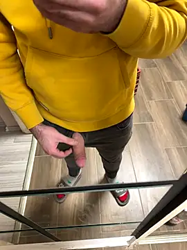 Snapshot of Klaus298 chatting on December 19, 4:03 pm Klaus298 online show from December 19, 4:03 pm