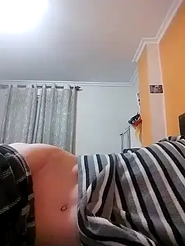 Snapshot of moutt99 chatting on January 26, 5:45 am moutt99 online show from January 26, 5:45 am