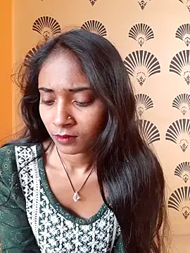 Snapshot of Divya-2007 chatting on February 24, 2:51 am Divya-2007 online show from February 24, 2:51 am