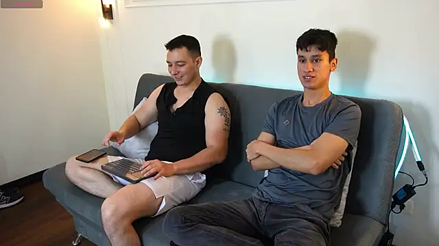 Snapshot of Cum_hunters chatting on January 17, 1:46 pm Cum hunters online show from January 17, 1:46 pm