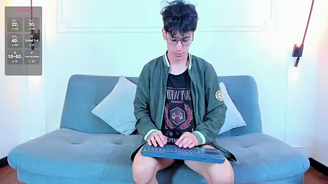 Snapshot of Cum_hunters chatting on October 28, 5:44 am Cum hunters online show from October 28, 5:44 am