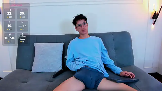 Snapshot of Cum_hunters chatting on October 30, 4:25 am Cum hunters online show from October 30, 4:25 am