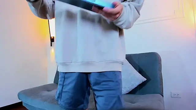 Snapshot of Cum_hunters chatting on October 31, 3:40 am Cum hunters online show from October 31, 3:40 am