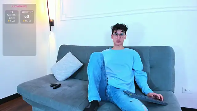 Snapshot of Cum_hunters chatting on November 2, 3:20 am Cum hunters online show from November 2, 3:20 am