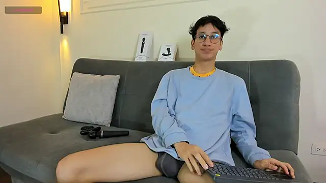 Snapshot of Cum_hunters chatting on November 18, 3:23 am Cum hunters online show from November 18, 3:23 am