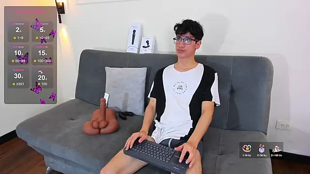 Snapshot of Cum_hunters chatting on November 26, 3:18 am Cum hunters online show from November 26, 3:18 am