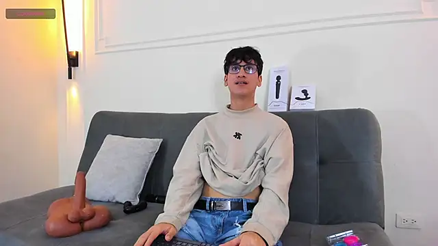 Snapshot of Cum_hunters chatting on November 27, 3:19 am Cum hunters online show from November 27, 3:19 am