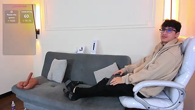 Snapshot of Cum_hunters chatting on November 29, 3:20 am Cum hunters online show from November 29, 3:20 am