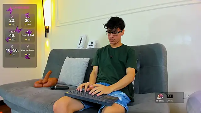 Snapshot of Cum_hunters chatting on December 2, 3:23 am Cum hunters online show from December 2, 3:23 am